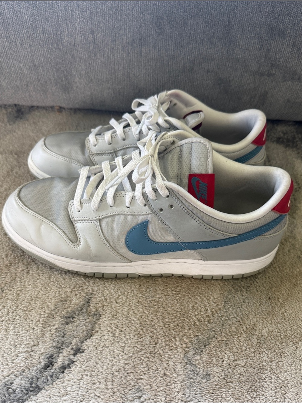 Nike Men’s Low-Top Sneakers in Light Gray with Red Tongue Tabs